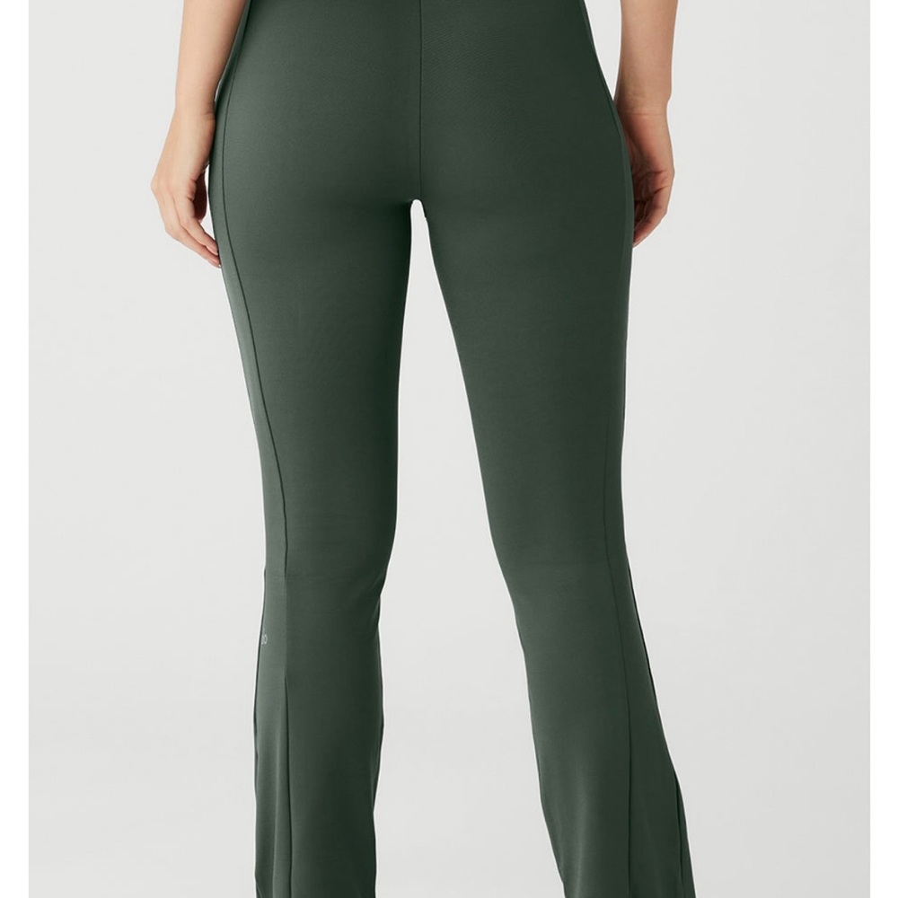 Alo Yoga hi waist 7/8 zip it flare legging - dark cactus - Picture 3 of 10